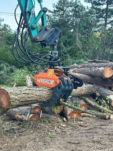 Wreko WFG log grapple handling logs